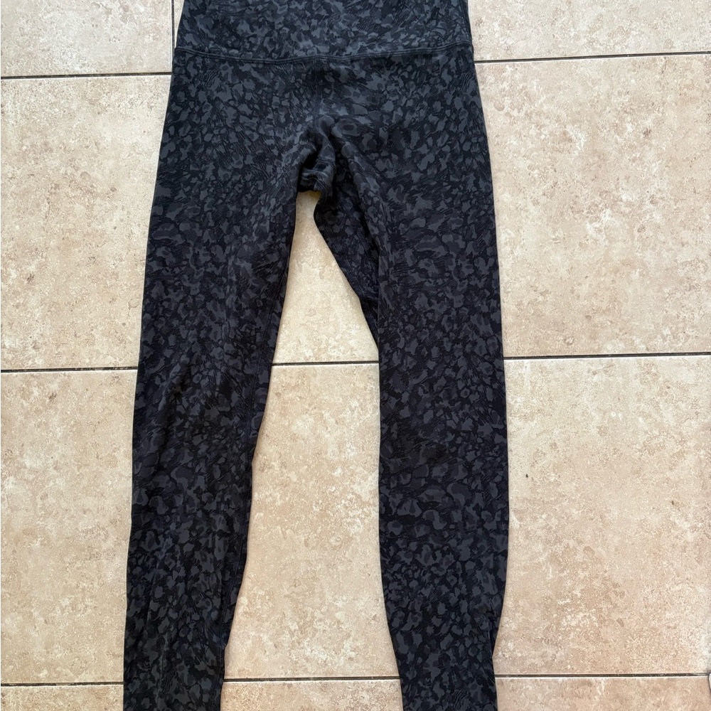 lululemon athletica Black Textured Print Leggings size 6